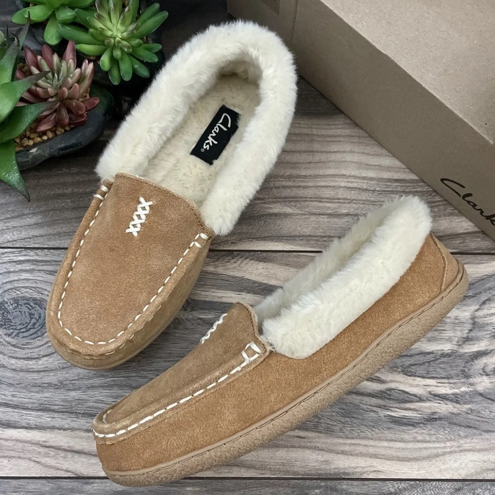 Clarks moccasin slippers - GUC